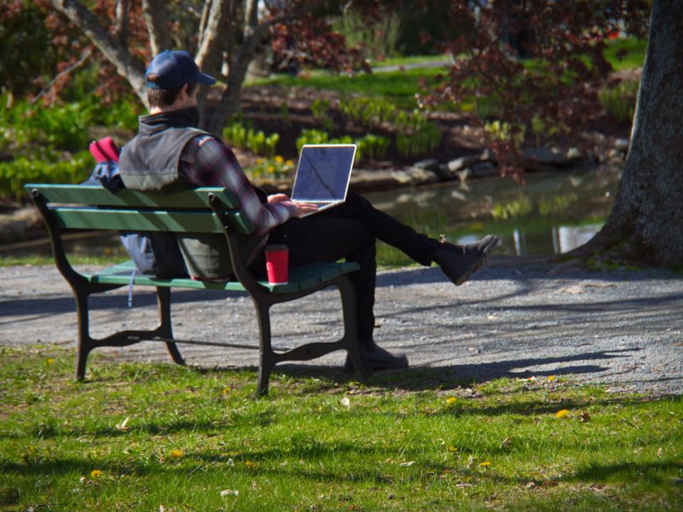 Client Communication Habits That Keep Freelance Projects on Track